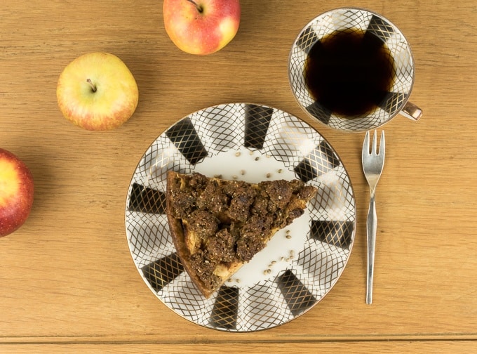 Apple Crumble Cake with Crunchy Whole Hemp Seeds