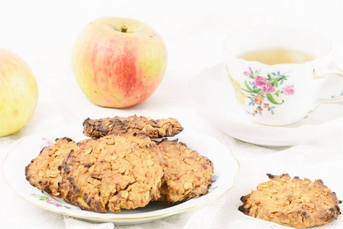 Soft Cookies with Fresh Apples, Apple Sauce, Rolled Oats and Cinnamon vegan soft apple cookies