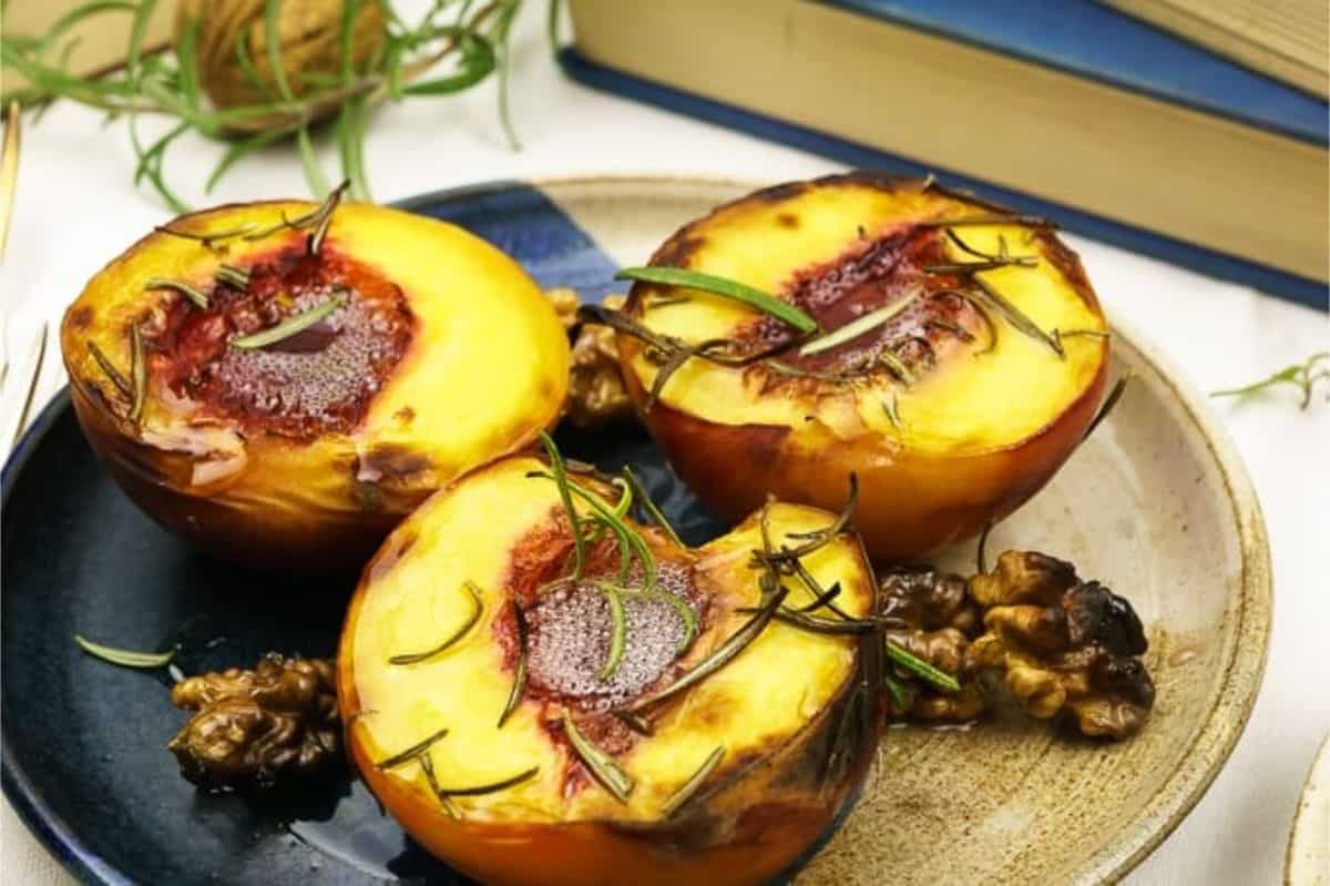 easy roasted peaches with walnuts
