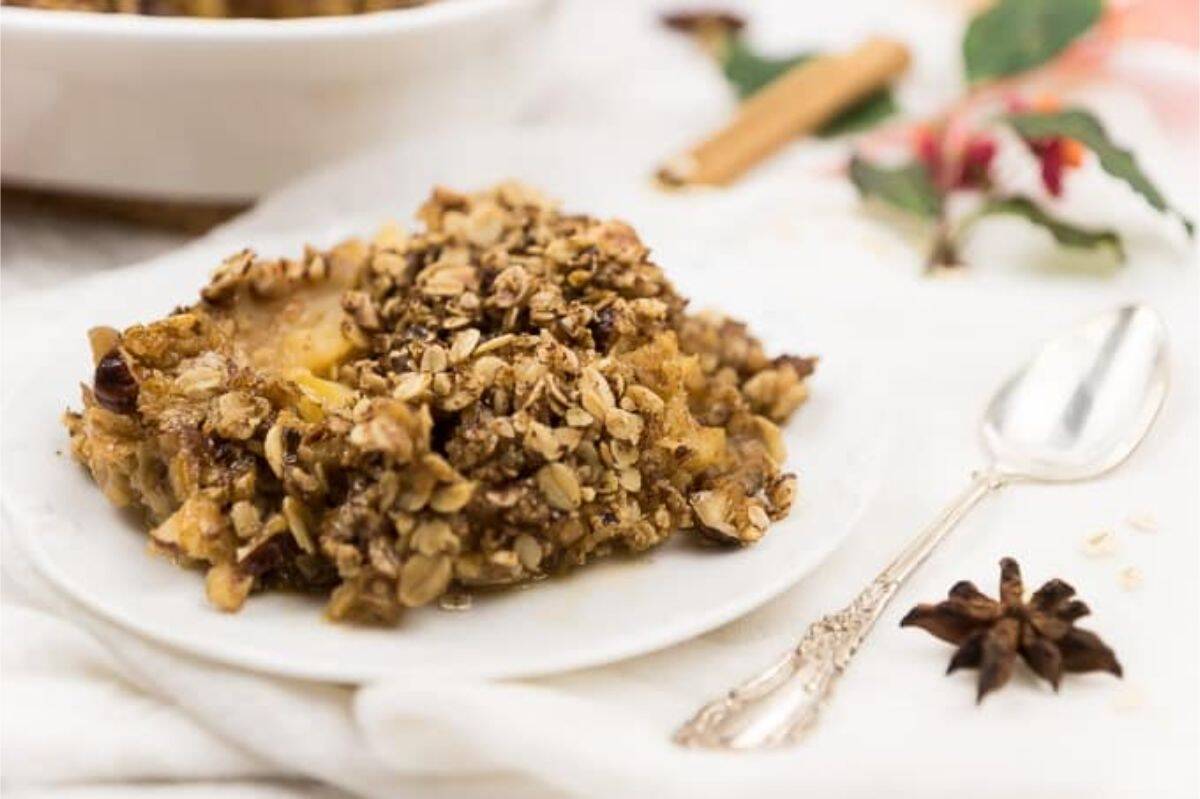 apple quince crumble on a plate