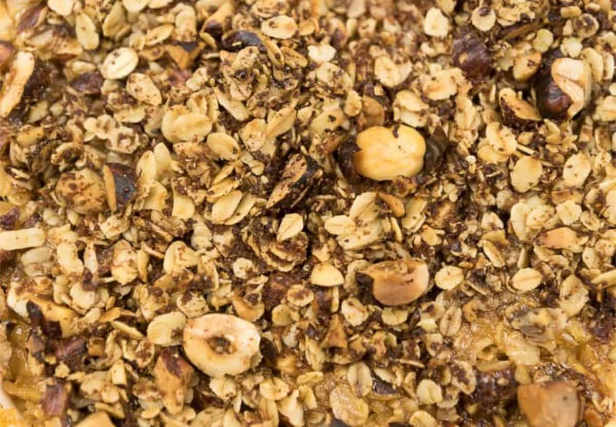 Quinces and Apple Crumble with Hazelnuts and Warming Winter Spices toasted hazelnuts and oats topping for quince crumble