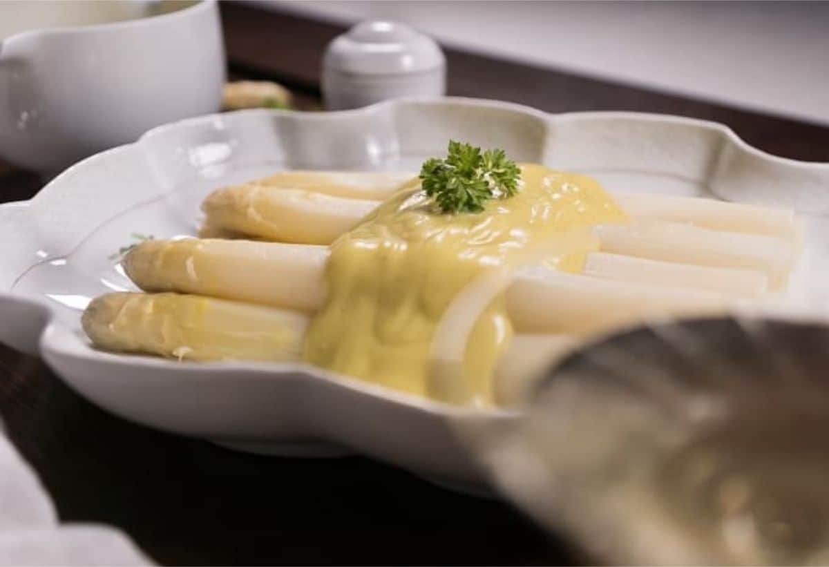 White Asparagus with an Easy Nutmeggy Gravy White asparagus with healthy Hollandaise-style sauce