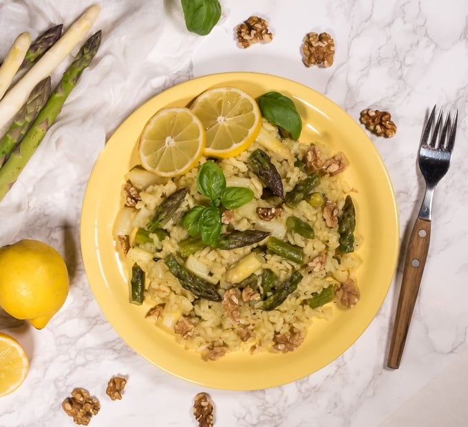 Vegan asparagus risotto with both green and white asparagus 