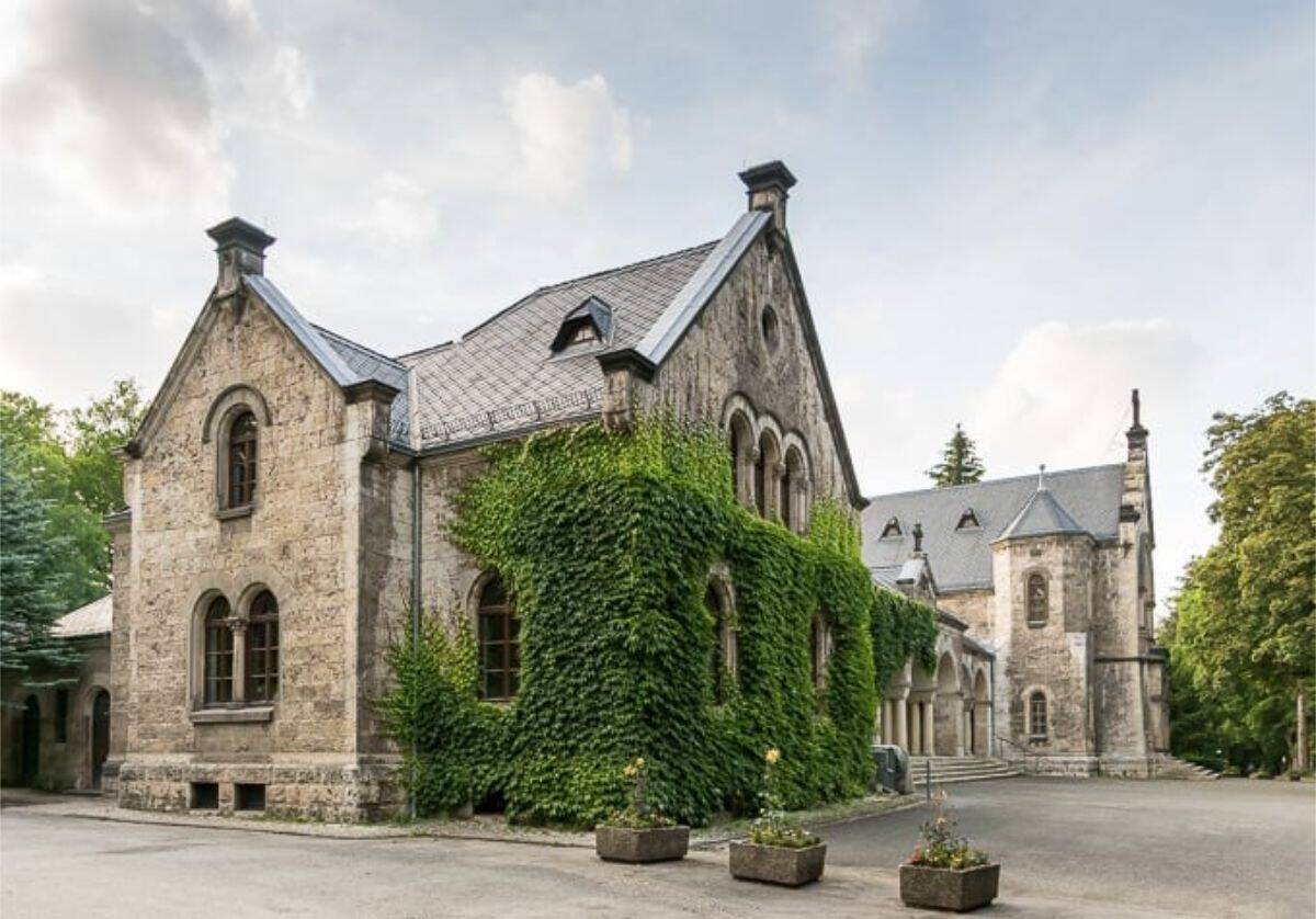 Administration building at the historic cemetery in Weimar Historical cemetery in Weimar
