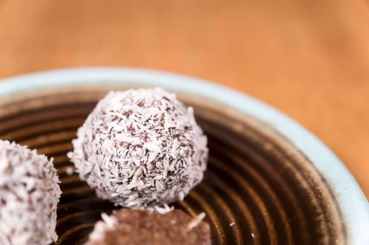 Fine Chocolate-Hempseed Pralines with a Coconut Coating (Sugar-free) vegan chocolate truffles with coconut coating