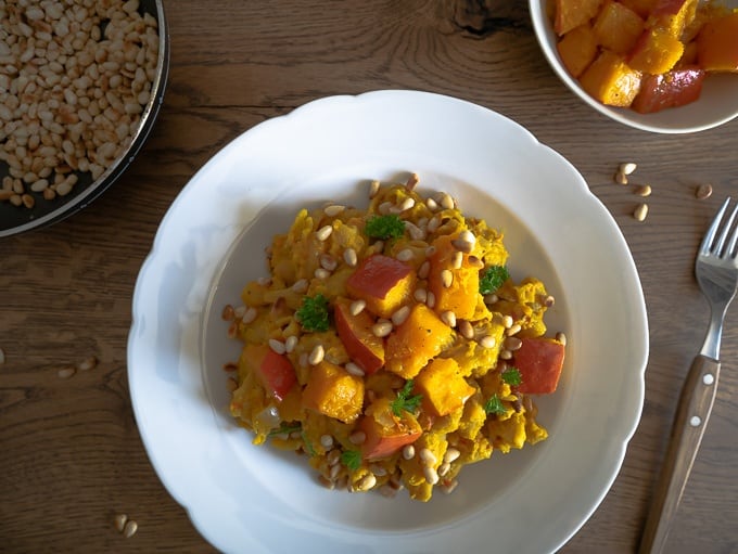 Pasta with a creamy ambercup squash sauce (Vegan)