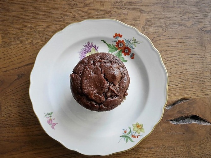 Ginger muffins with chocolate and pears