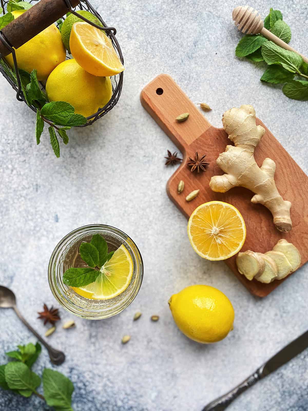 Ginger, lemons, oranges, peppermint, star anis, clover: These are great ingredients for flavoring your cup of ginger tea.