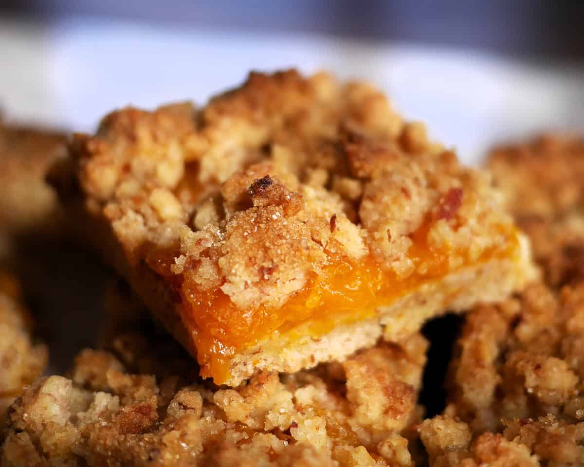 MANDARIN Orange Cake Recipe With Streusel (close-up)