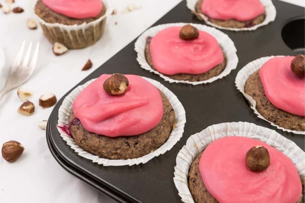 raspberry muffins with hazelnuts and raspberry icing