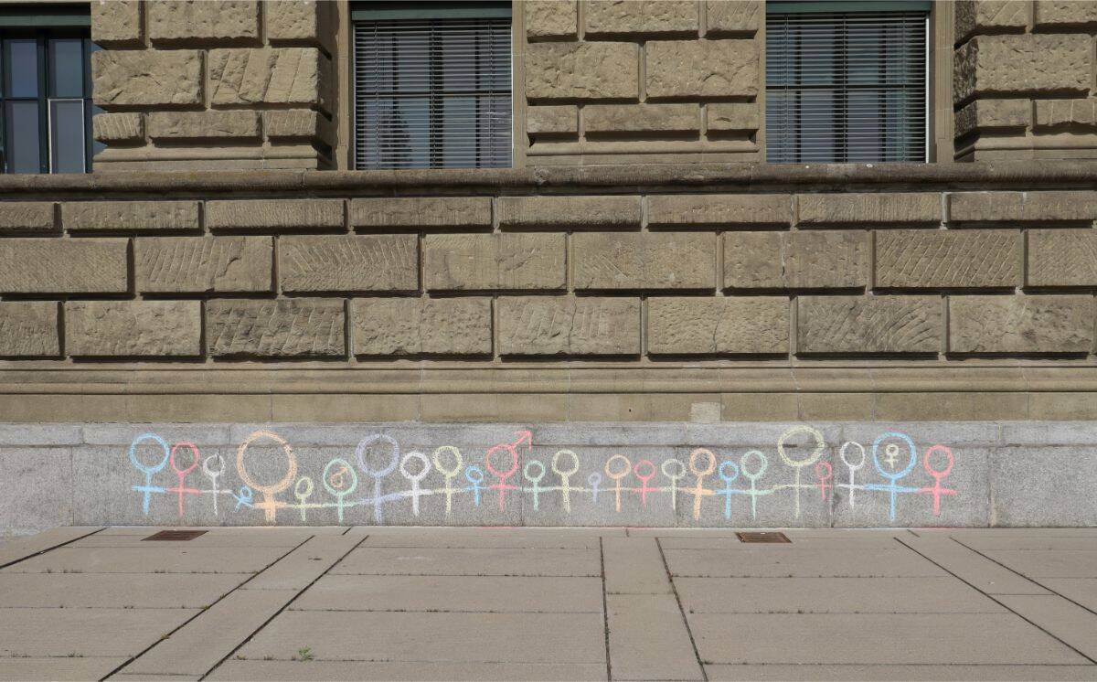 Gender symbols with chalk on the wall