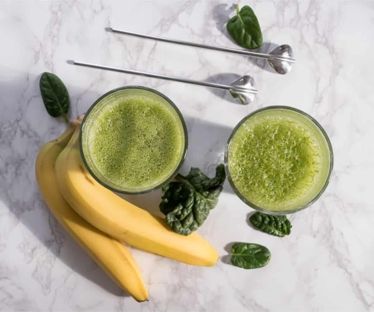 spinach celery smoothie with banana
